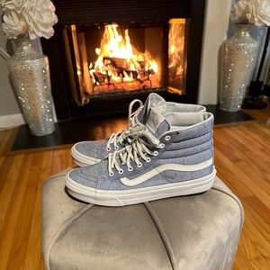 Pre owned gently worn high top vans size 7.5 in men’s =8.5 women’s